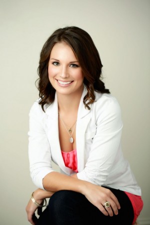 b9669f98d4180aec2633e26674178f67--business-headshots-corporate-headshots